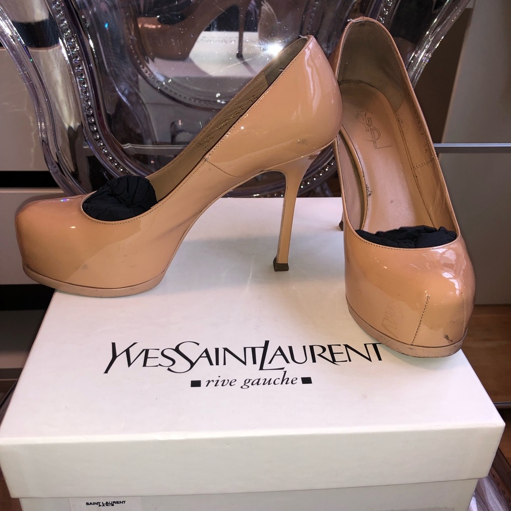 Yves Saint Laurent Patent Leather Pump